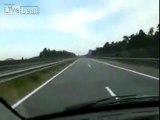 se faire doubler par une voiture qui roule a 380 km/h sa donne sa