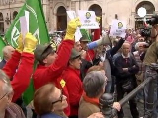 Berlusconi 'certain' he will win confidence vote