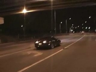 toyota supra test du systeme bang bang dans un tunel