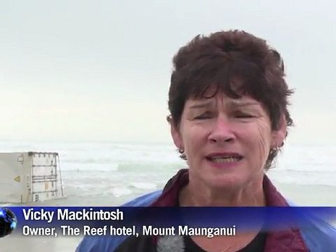 Blackened beaches threaten NZ tourism