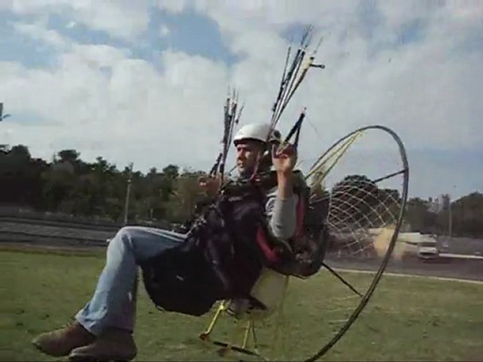 tekirdağ da motorlu paraşüt eğitimi  metin saçar