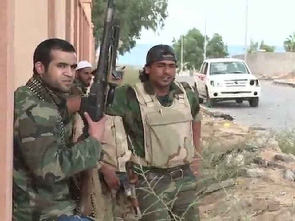 Libye: le CNT recule à Syrte sous le feu des pro-Kadhafi