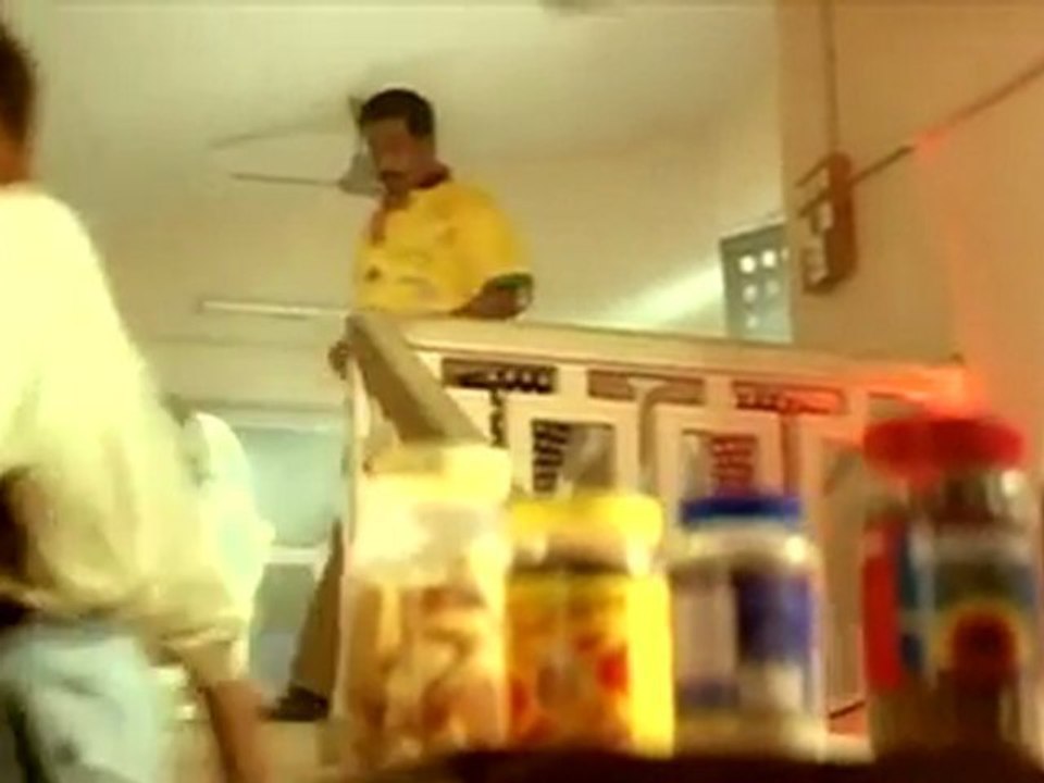 TIRUTTU RANI 420 - Restaurant Scene