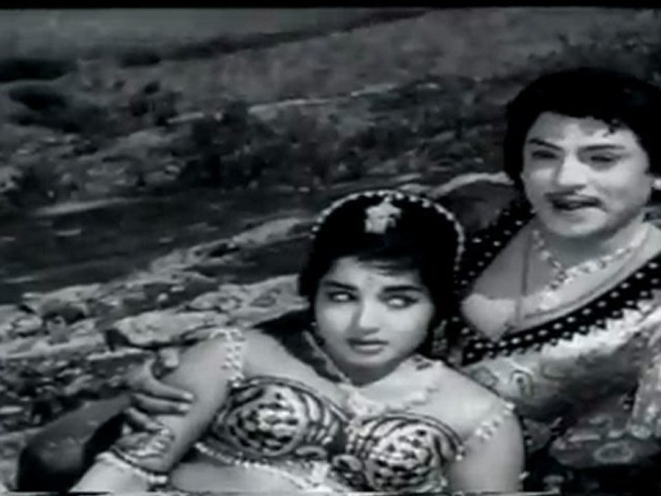 Adavan Uthithan (Mani Makutam)