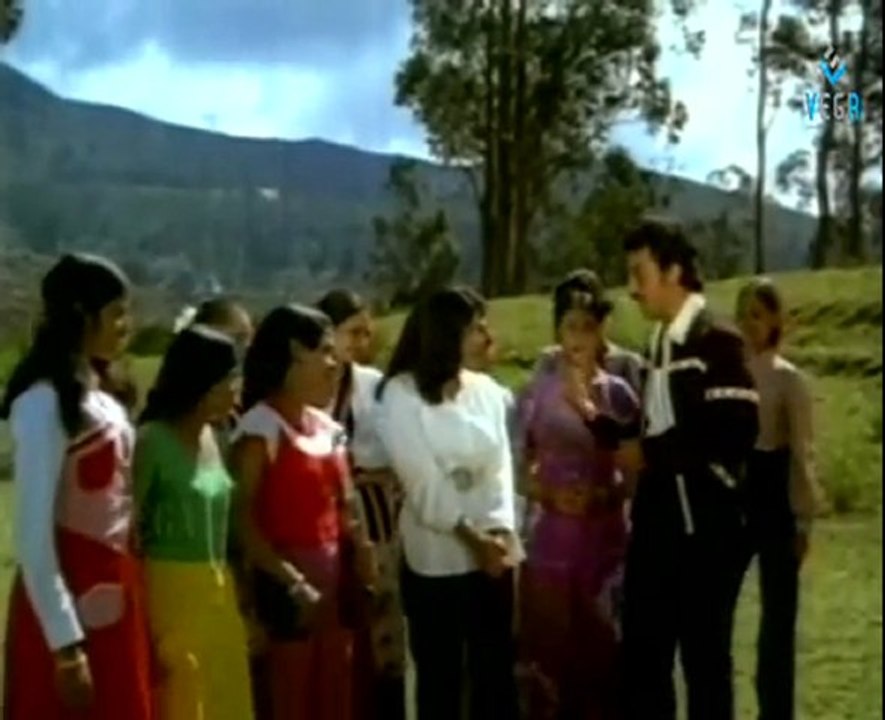 Raam Laxman - kamal hassan saves herione