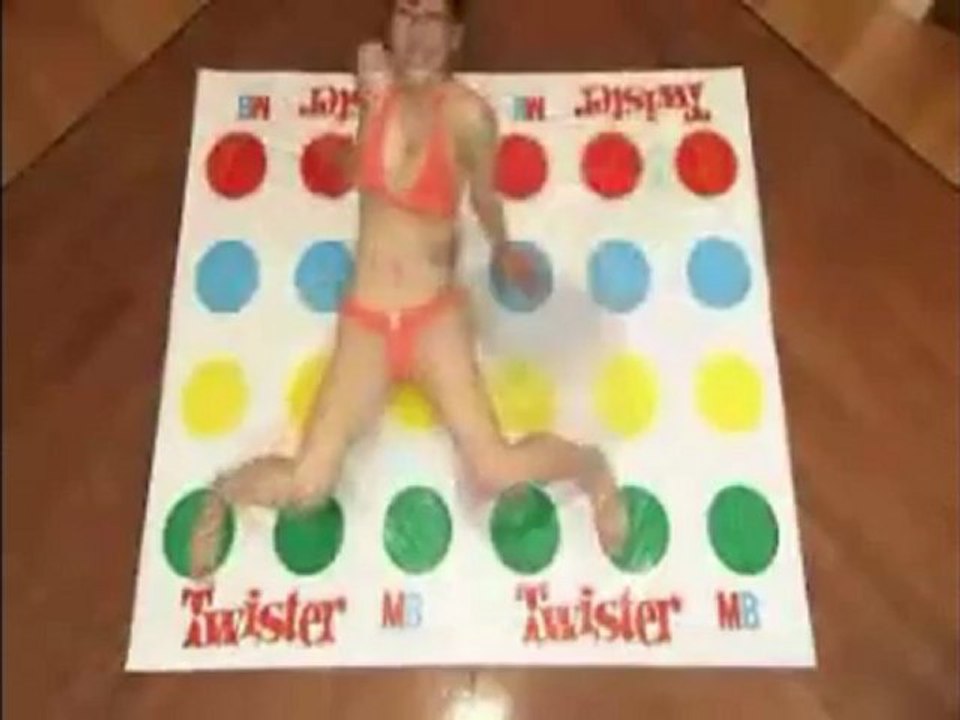 Vandal Vyxen's Twister Party