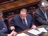Berlusconi ottiene la fiducia. Governo va avanti