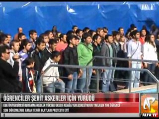 Öğrenciler Şehit Askerler İçin Yürüdü