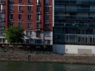 Laurent au pied de la statue de la liberté