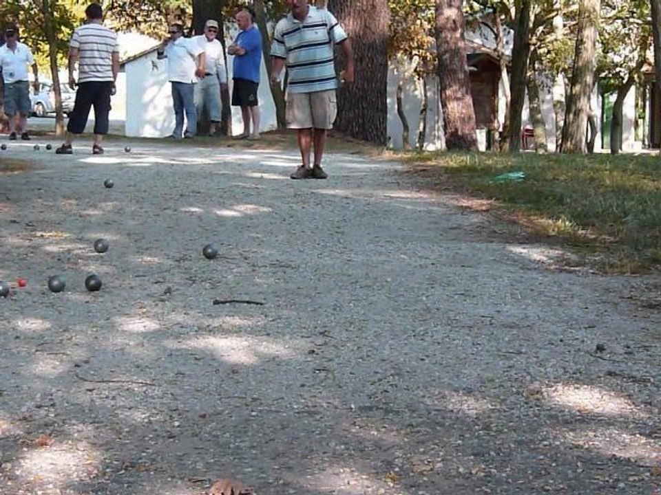 Nanet et Alex à la pétanque !
