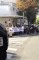 Des militants anti-IVG prient dans la rue aux abords de l'hôpital Tenon