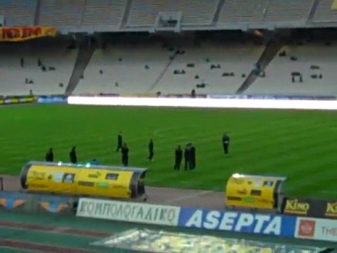 Είσοδος παικτών ΑΕΚ