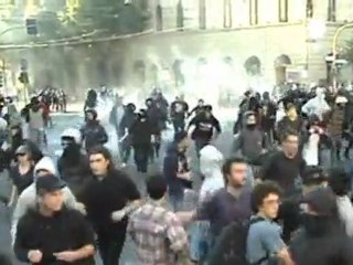 Batalla campal en la gran marcha de indignados que ha...