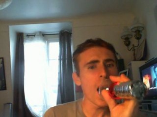 Wiwi égratigne "body to body"