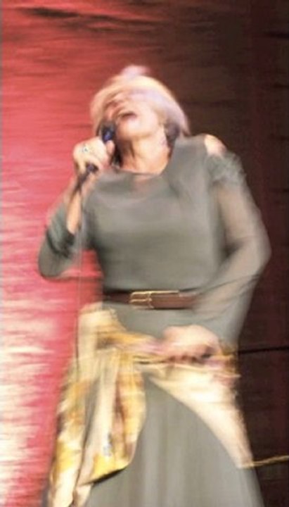 Marie Laforêt "Maine-Montparnasse" live Bouffes Parisiens 2005