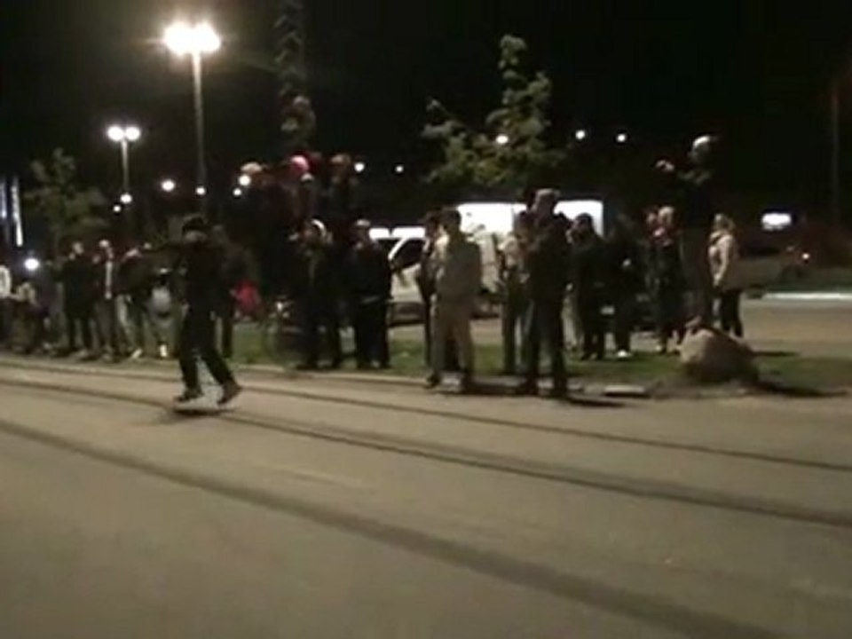 Schwedisch dumme Sprünge über Autos