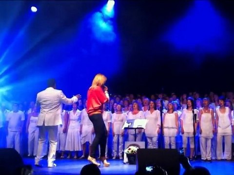 Chimène Badi et la chorale Gospel Variety Show - Le Miroir - Dragugnan le 22 mai 2011