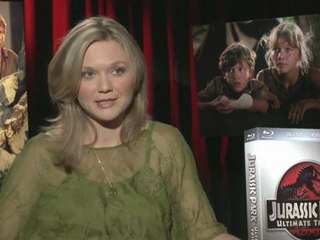 Ariana Richards - Contact With the Cast - Featurette Ariana Richards - Contact With the Cast (English)