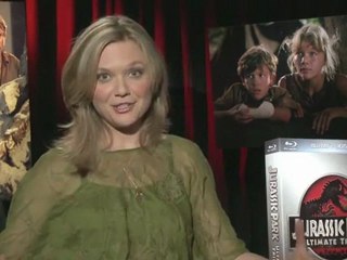 Ariana Richards - Reading the Book - Featurette Ariana Richards - Reading the Book (Anglais)