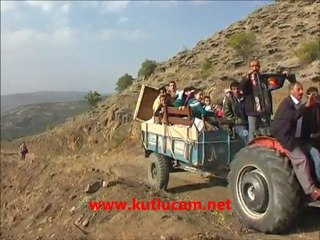 Video herunterladen: 2011 Gir--Çam-- Kutluca köyü yayla 1. bölüm