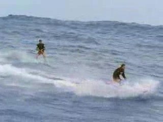 surf sur une vague geante