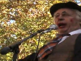 Le Clown Gouvernementeur Jean Kergrist . STOP Nucléaire Rennes oct 2011