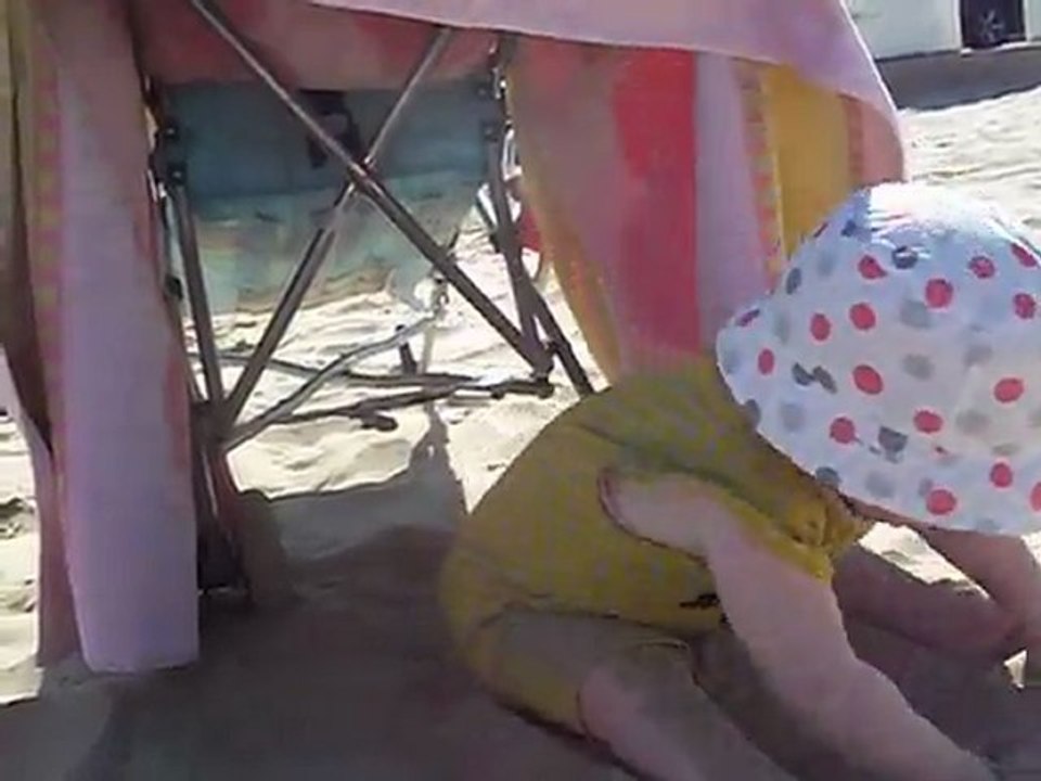 02.10k-selene creuse le sable