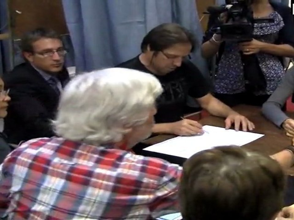 Second tour des primaires socialistes : ambiance au bureau de vote de la Fédération