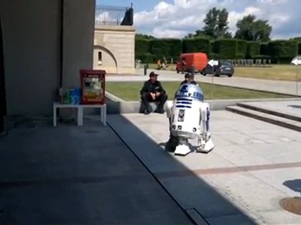 R2D2 2