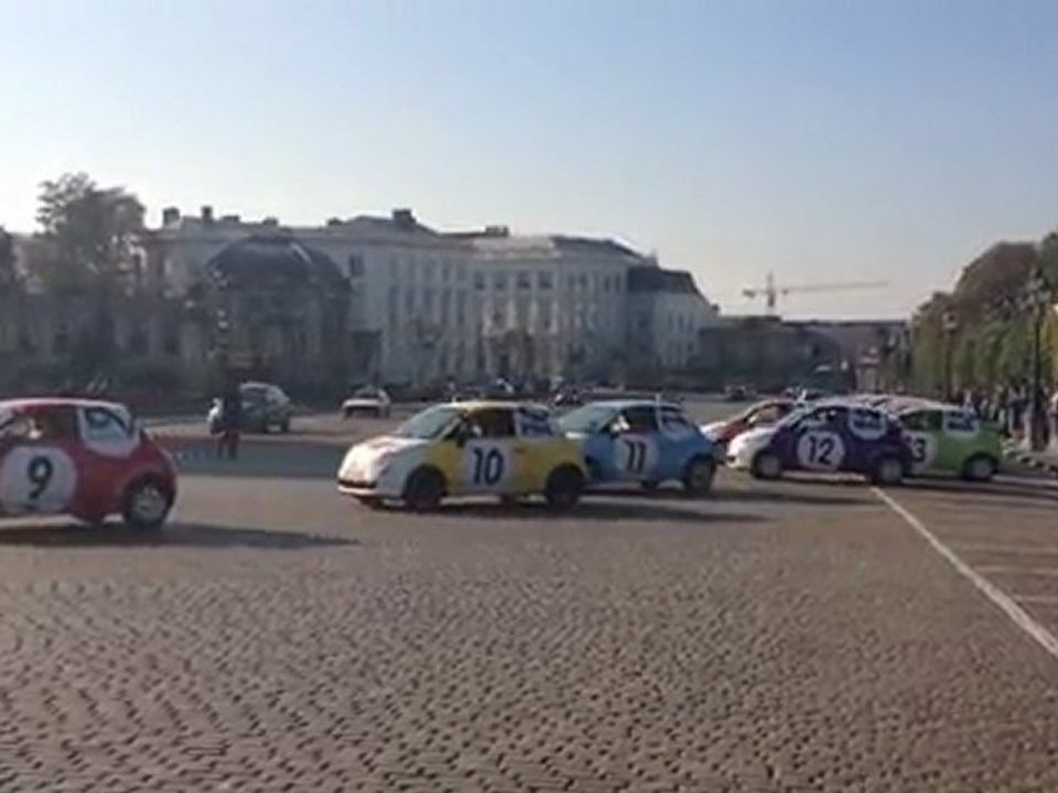 Top départ des 45 Fiat 500 aux couleurs du Lotto. Lotto c'est bien joué.