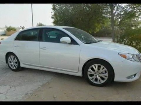 Toyota Avalon 2011-White for sale in Qatar