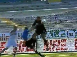 scontro di gioco Samir Ujkani Michel Morganella novara-bologna