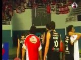 Pelea Román González con la hinchada de quilmes