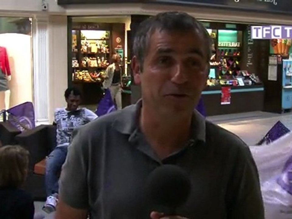 Etienne Capoue rencontre des supporters à Carrefour Grand Portet