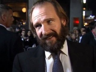 Fiennes wows at 'Coriolanus' UK premiere