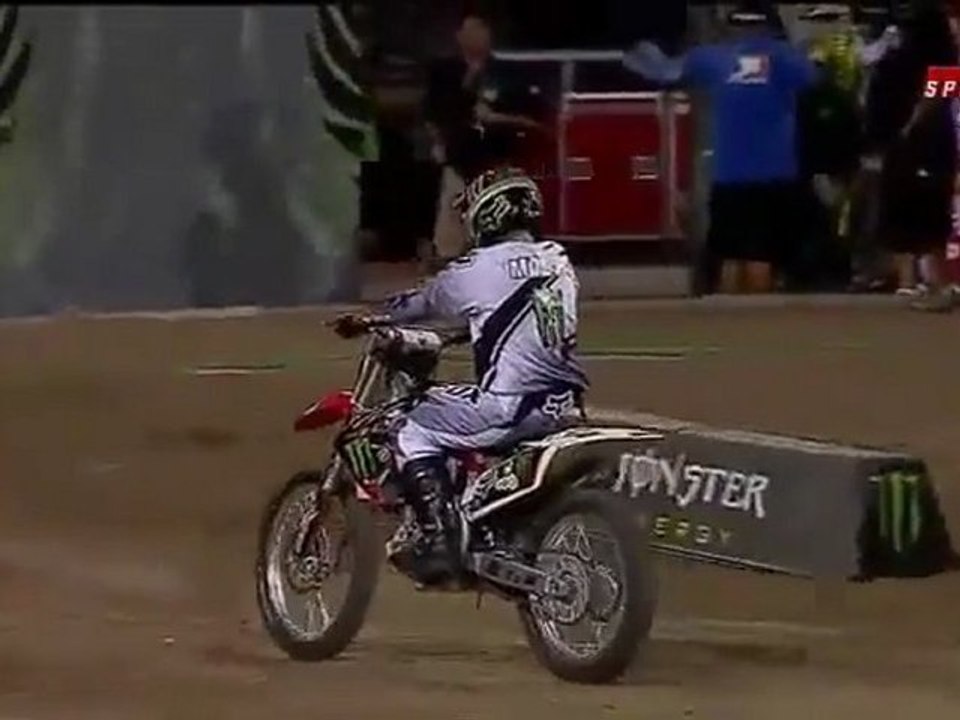 Mark Monea - Carry on (Frontflip 360) au Monster Energy