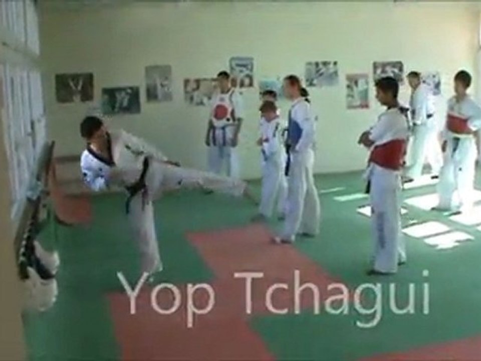 1ère Partie cours tkd  plastron Echauffement