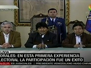 Presidente de Bolivia celebra masiva asistencia a las urnas