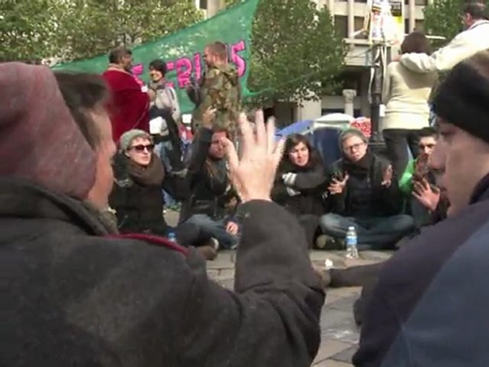 Londres: 2e nuit de campement dans la City pour 200 "indignés"