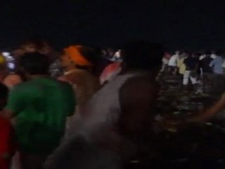 Globetour.co - Special Video : Dussehra Celebration in Mumbai Juhu beach