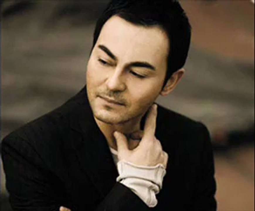 Serdar Ortaç & Suat Aydoğan - Üzgünüm 2010 YepYeni Şarkı - www.seslitatil.com