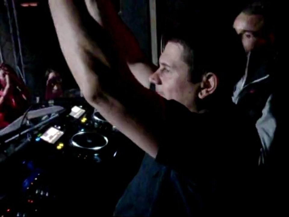 Thanks to Arno @ Métropolis - 15/10/11 - By MATT32