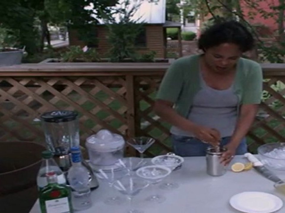 How to Make Vodka Thyme Lemonade