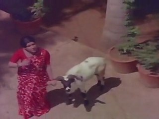 Aattukkara Alamelu - Heroine Warns Villain