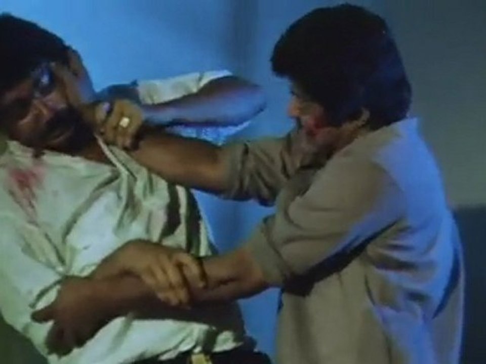 Pudiya Visaranai -  Rowdies Attack On A Person & Fighting