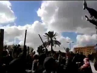 Manifestantes Tripoli contra la ocupacion de la OTAN y los rats