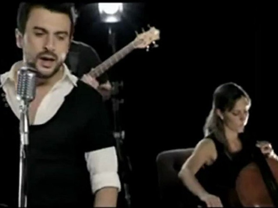 Gökhan Tepe - Yalan Olur Orjinal Video Klip 2011