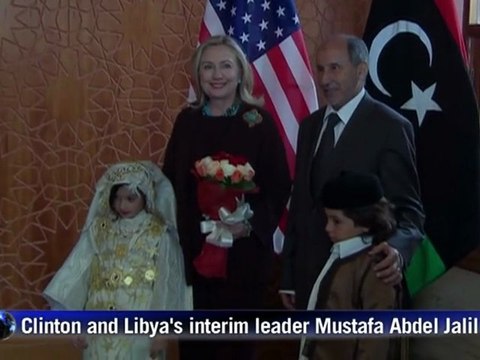 Clinton makes surprise visit to Libya