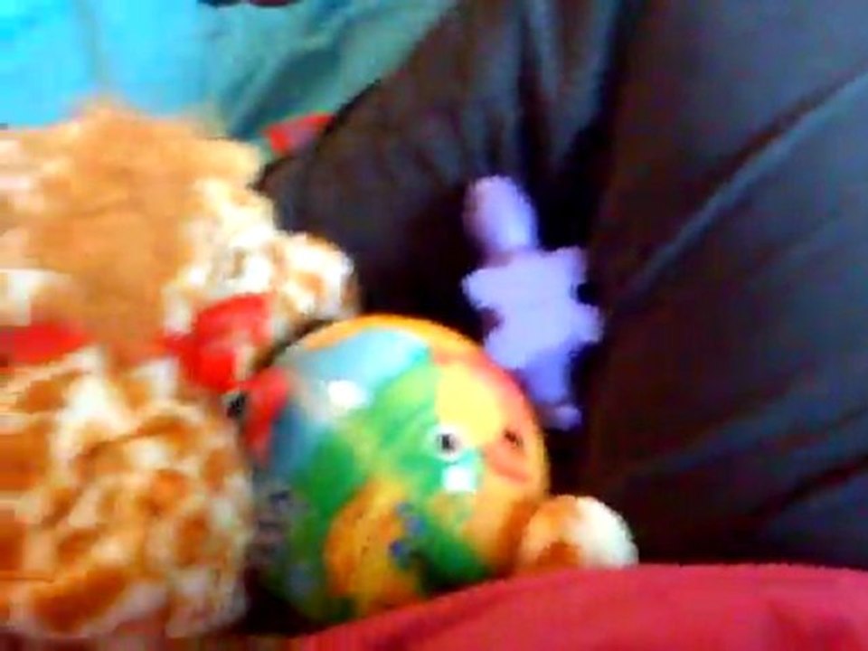 Clarisse 15 mois joue