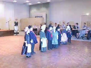 une tite bourrée aveyronnaise dansé par les petiots !!! lookez un peu comme ils sont mimi !!!